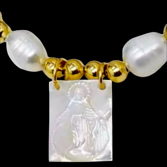 Our Lady of Grace~ Virgin de Guadelupe Mary Mother of Pearl Carved Bead Bracelet - Picture 1 of 16